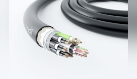 Drei Kabel in Einem: CAN-Bus, Ethernet Cat. 7 und 300V Stromversorgung. 